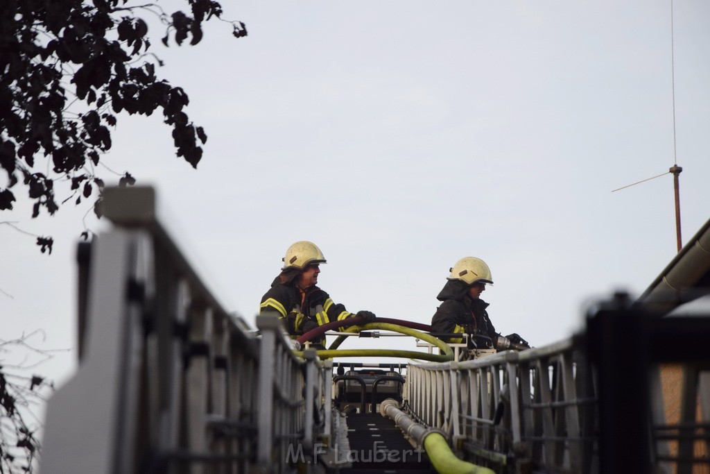 Feuer 2 Vollbrand Reihenhaus Roggendorf Berrischstr P135.JPG - Miklos Laubert